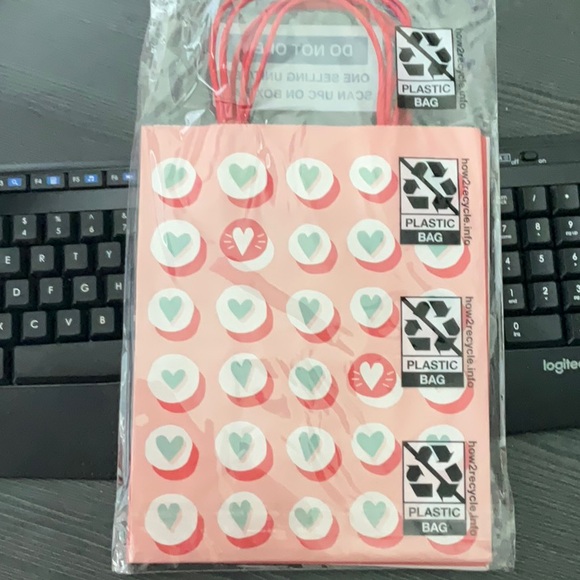 3 FOR $10 NIP Hallmark Valentine’s Day gift bags. - Picture 4 of 4